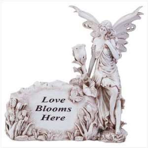  Love Blooms Here Sign Patio, Lawn & Garden