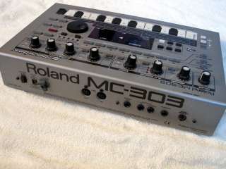 Roland MC 303 Groovebox Synthesizer 1997 Vintage Synth MC 303 808 909 