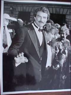 ORIG.8X10 PIC OF TOM SELLECK@1983 EMMYS  