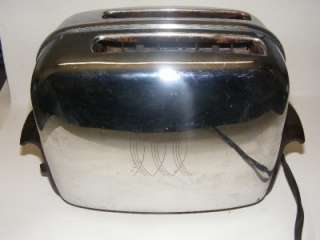 B96) Vintage Toastmaster Chrome+Bakelite toaster Auto Pop up bottom 