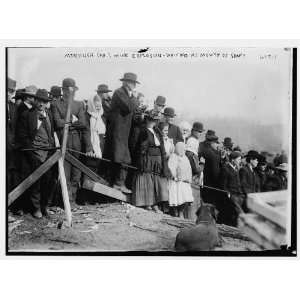  Marianna mine disaster,crowd waiting at mouth of shaft 
