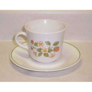  Corelle   Strawberry Sunday   8 oz Cup & Saucer (Set of 4 