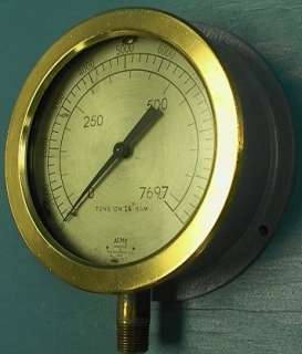 This attractive vintage hydraulic pressure gauge has inner graduations 