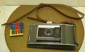 VINTAGE Polaroid Model J66 Land Camera w Bulbs  