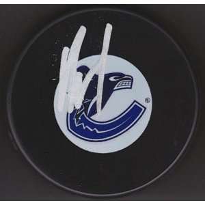  Autographed Roberto Luongo Puck   2011 CUP   Autographed 