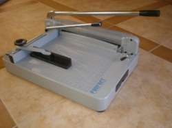   comes with 1 G17 PRO paper cutter, 1 Extra Blade and 1 extra Cut Pad