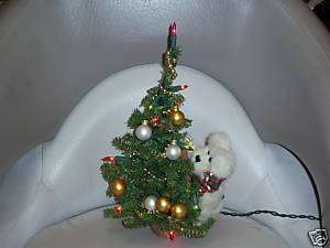 BOYDS BEAR~JUDITH G COLL~TRIMMING THE TREE LIGHTS UP  
