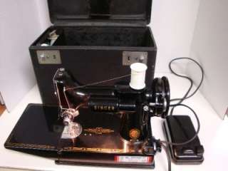 SINGER Featherweight 221 CAT. 3 120 Sewing Machine In Carry Case 