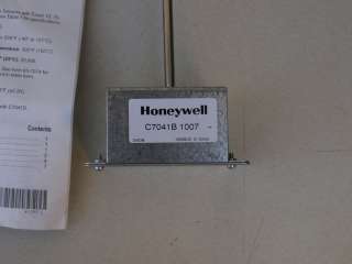 Auction includes ONE Honeywell C7041B 1007 6 Electronic Temperature 