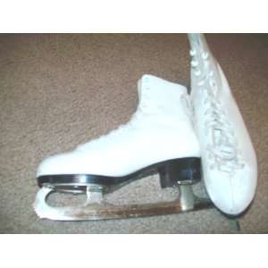  CCM Pirouette Ice Figure Skates   Size 13.0 (youngster 
