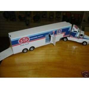Richard Petty 1992 STP Team Transporter 1/64 Scale Detachable Cab and 