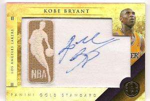 KOBE BRYANT AUTOGRAPH W/NBA LOGO # 23/992010 11 PANINI GOLD STANDARD 