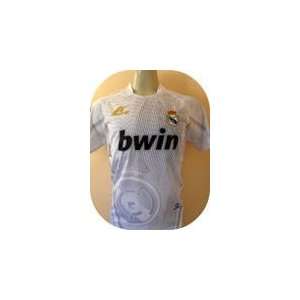 REAL MADRID SOCCER JERSEY SIZE LARGE .NEW.  Sports 